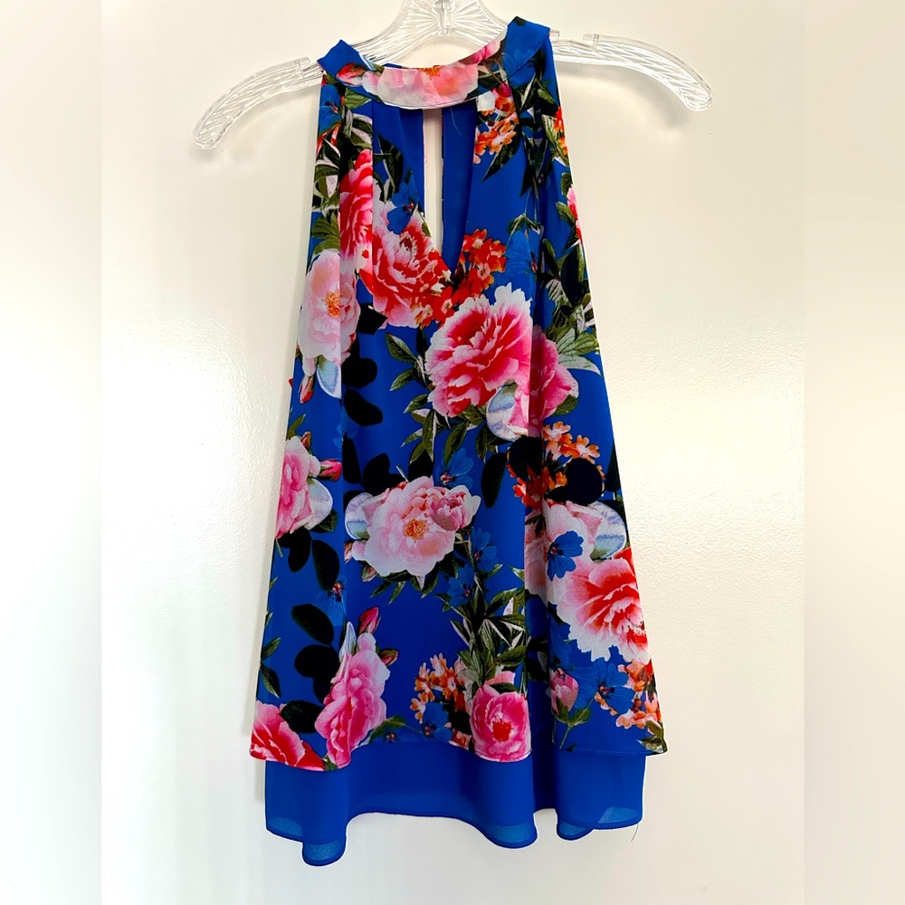 Rose + Olive Royal Blue floral top. Size M. Great Condition
